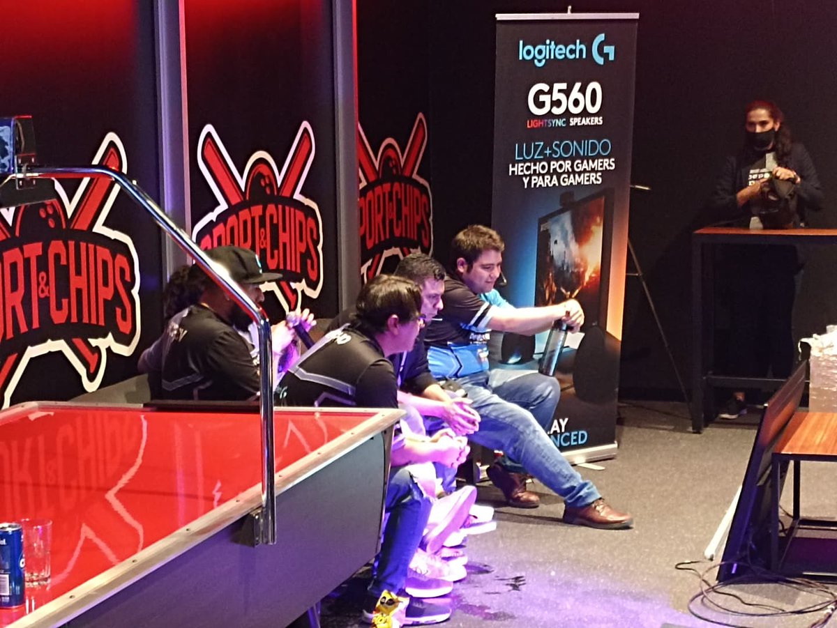 TeamInfectionz's tweet photo. Asistimos al evento presencial de la LGR organizado por nuestros amigos de @DeporteDigitalH y @LogitechG muchas gracias por sus regalos y un gusto estar con todo su equipo de trabajo. https://t.co/BFLyX1EZXB