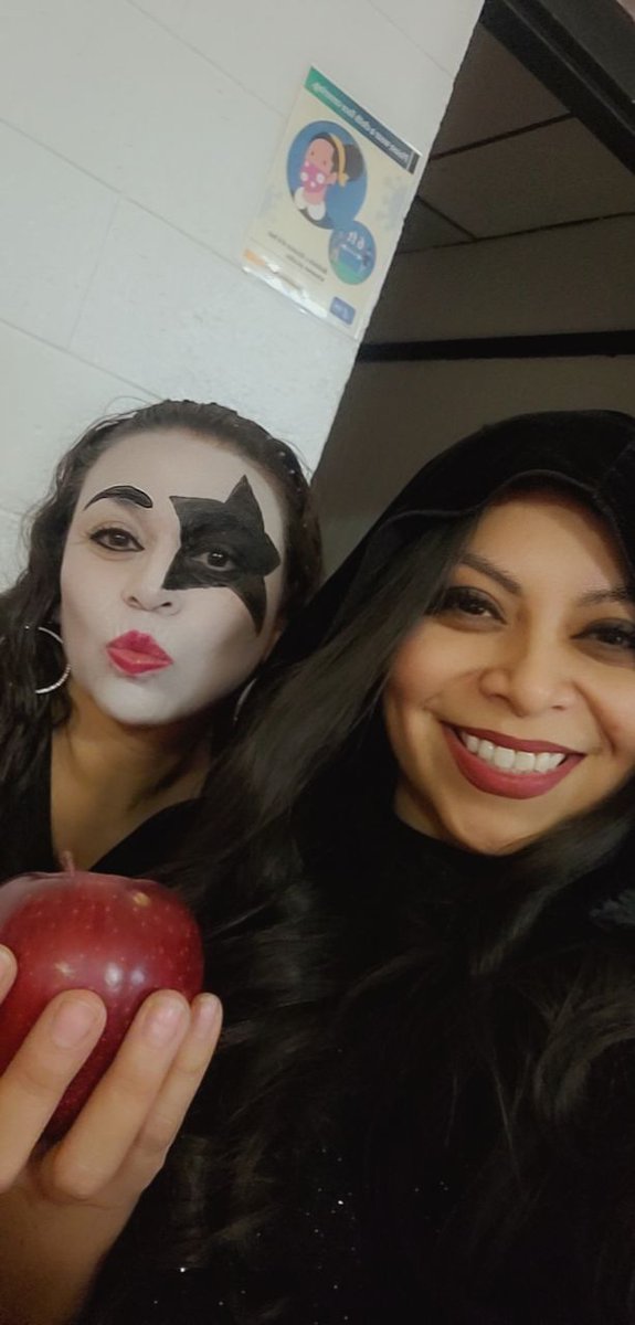 My mom turns 50 next week and I have no idea what to get her 😬 Any suggestions?? Helppp

✨Our family Halloween party last weekend ✨⬇️ lol