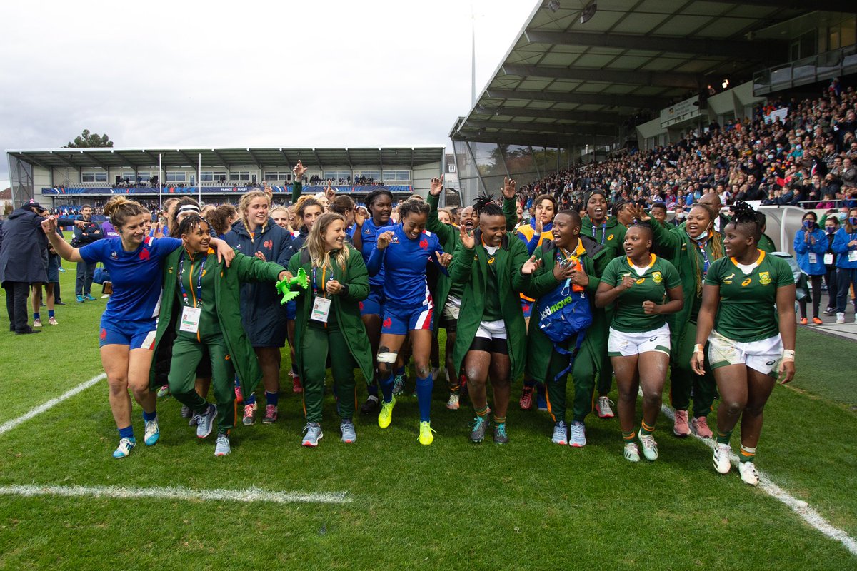 FranceRugby's tweet photo. 🙏 Adversaires sur le terrain, mais une seule passion commune, le rugby ❤️❤️

Merci @womenboks pour ce match ! 🤝 #FRAAFS #XVdeFrance #NeFaisonsXV https://t.co/bo5GXrhIk4