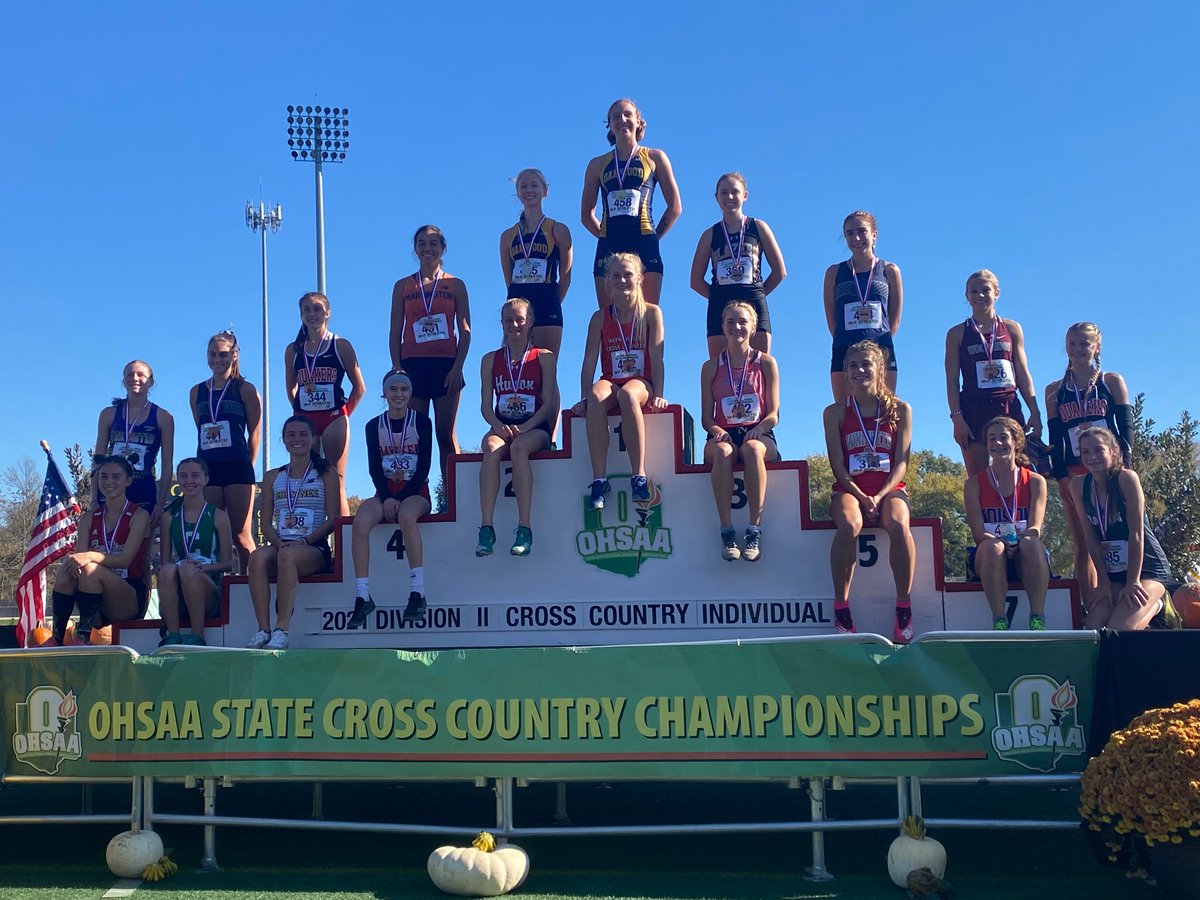 OHSAASports's tweet photo. 🏃🏼🏃🏼♀️#OHSAA STATE CROSS COUNTRY: Congratulations to Dayton Oakwood’s Grace Hartman for finishing first in the Division II
girls race with a time of 17:31! https://t.co/OamQxQ5wce