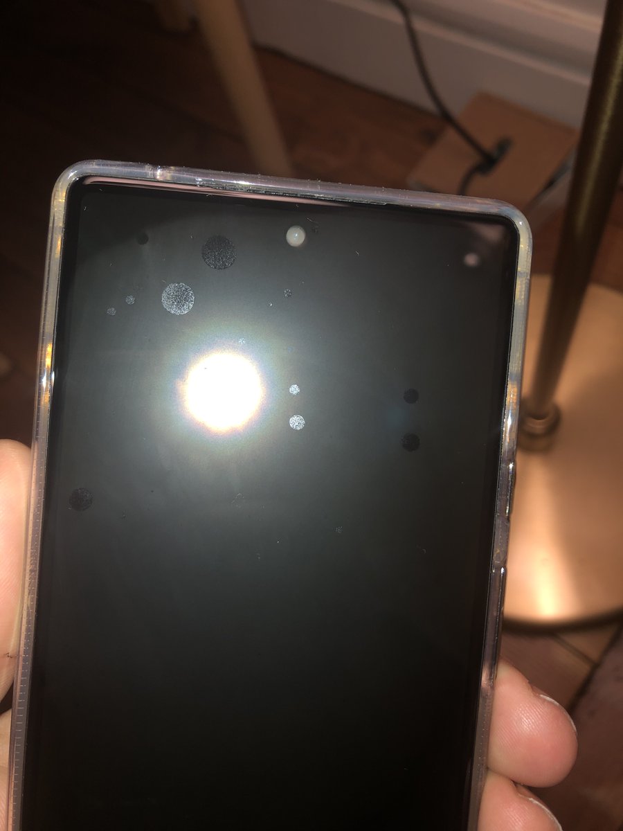 Vanmig's tweet photo. @madebygoogle Is it normal to have some spots on the screen which are not removable ? The last picture is with steam. I tried everything to remove it without success... https://t.co/10begyFX1Y