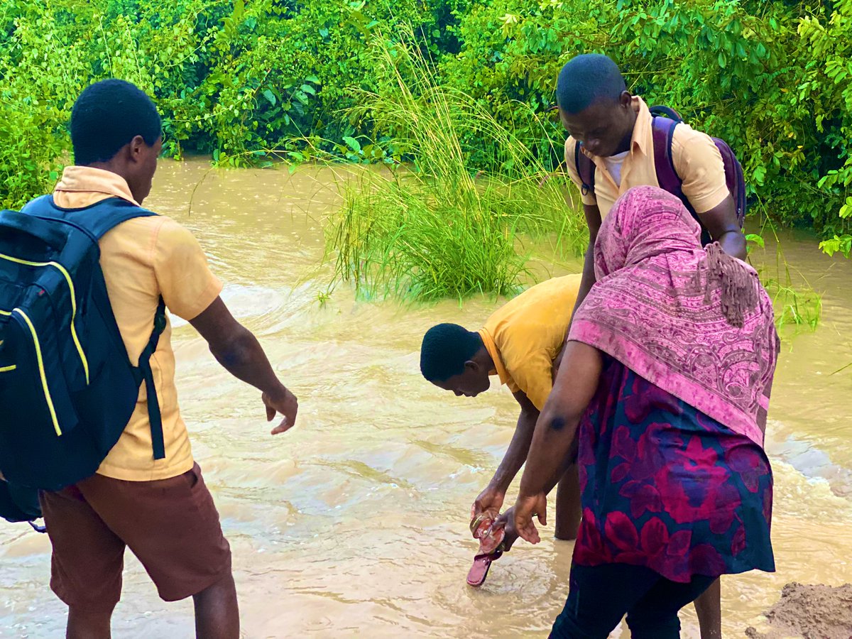 SspGhana's tweet photo. We also gave them SSP branded text books as our contribution to their passion of becoming somebody meaningful in the future for mother Ghana. We are back on the road next week. #SchoolsSupportProject #SspGhana #JonilarNet #TornuDorfor #NonProfit #CharityWorks https://t.co/o98eguvQmx