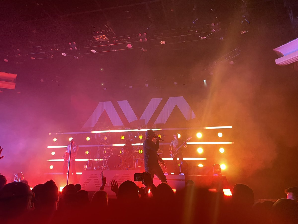 k0taCuhh's tweet photo. Saw @AVABandOfficial last night, best show hands down. Did I cry a little when @tomdelonge came out? You can best your ass I did. It’s been 16 years since I last seen see you perform with blink and your still a fucking gem. The set, the sound, the vibe. EVERYTHING! https://t.co/8iRyqYza7M