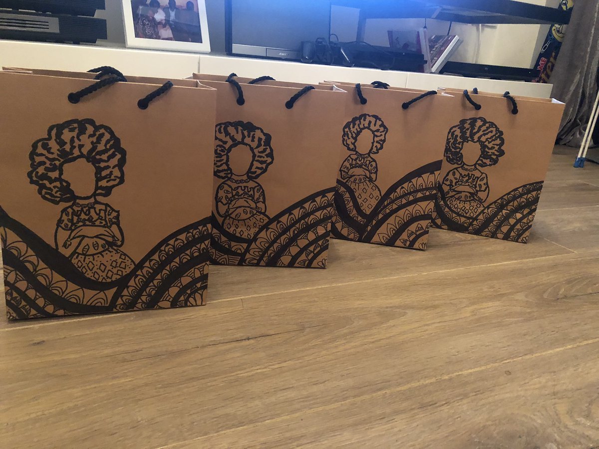 amberperrier1's tweet photo. Ordered some brown bags @FromPaperchase, the rest is history 🖊 #giftbags #personaldesigns #drawings #AfricanArt #AfroCentric #illustration #pilotpens #penmarker #London #RiverThames #Patterns https://t.co/QOUqj0wg3b