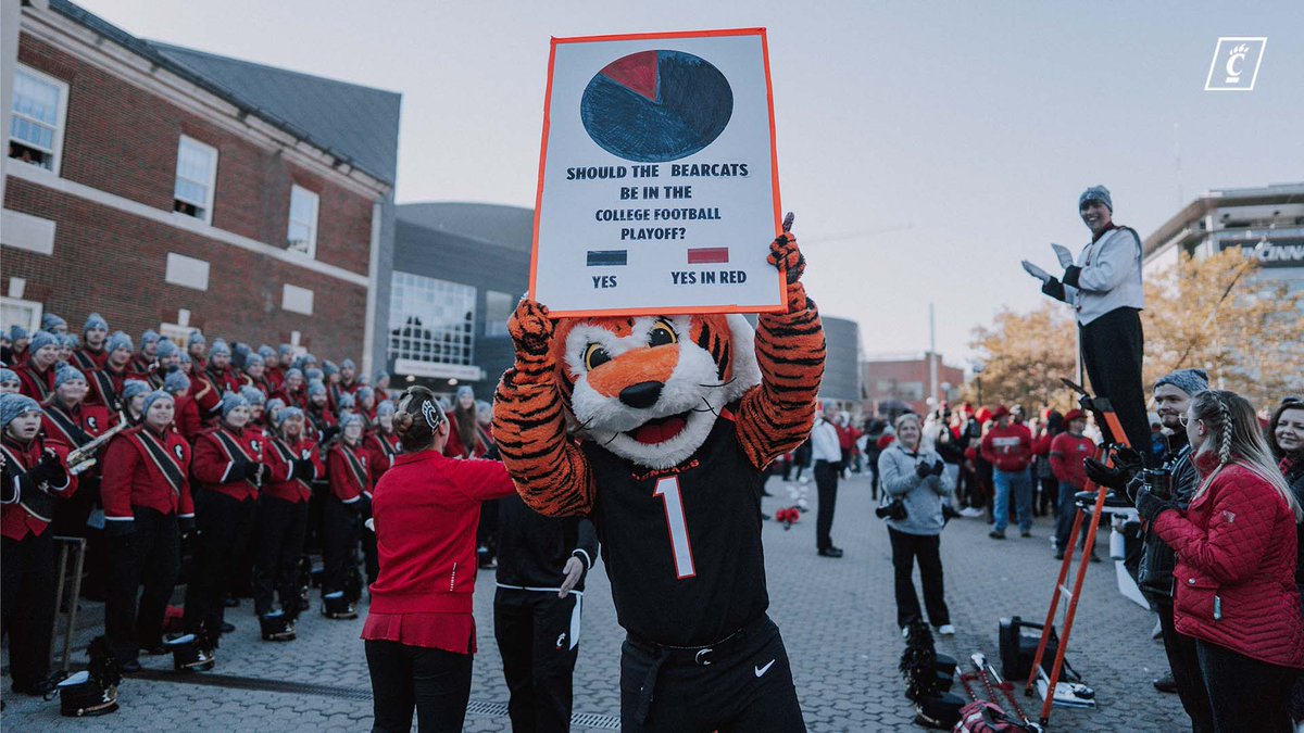 GoBearcatsFB's tweet photo. #Bearcats 🤝 @Bengals https://t.co/pWXTChGp3d