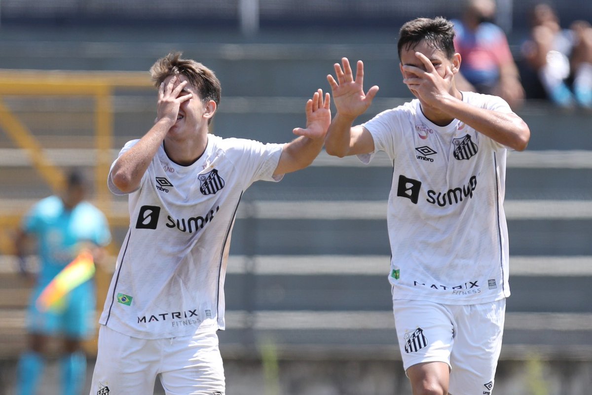 Será que a base vem forte? 
Lançaram o passinho do romano.

Matheus Lima, guardem esse nome.