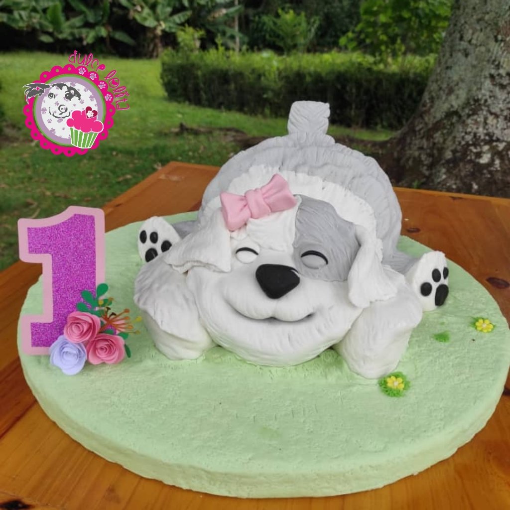 Con está torta modelada en forma de perro, la hermosa Samantha celebró su primer cumpleaños