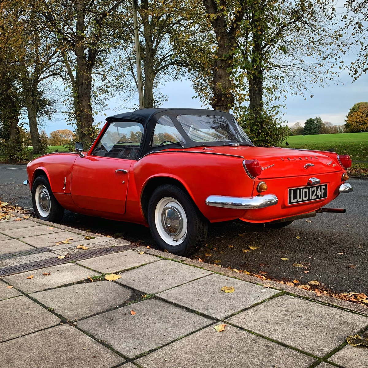 SteveDentonCars's tweet photo. Think we are getting close to hardtop weather #LouTheSpitfire #triumphspitfire #youtuber #classiccar #drivennothidden #outintheclassic #clubtriumph #tssc https://t.co/96KVn6KMZx