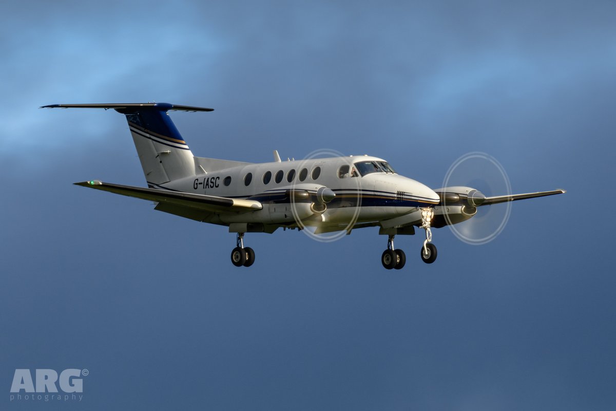 arg_photography's tweet photo. IAS Medical's Beech 200 Super King Air (G-IASC/Medops15) returning to @TeesAirport from the Isle of Man this afternoon in my favourite light combination of sunshine &amp; dark clouds. #IASMedical #KingAir #Teesside https://t.co/5YLFpLBP3p