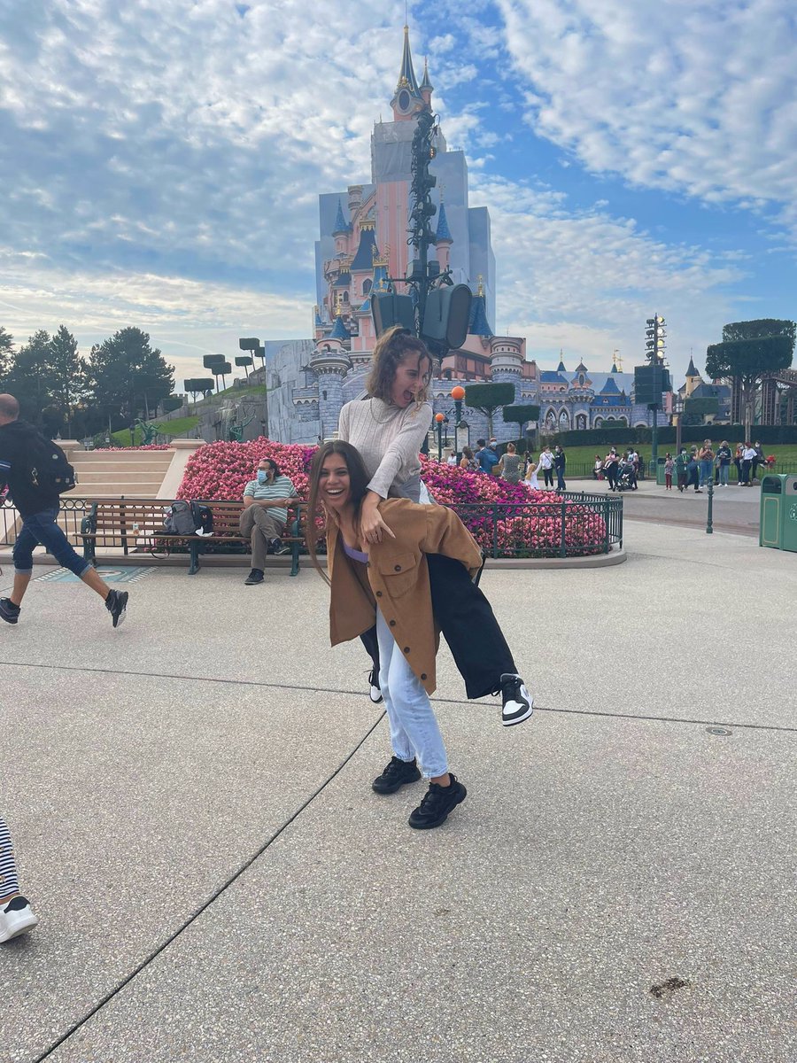 tiniyoushine's tweet photo. gracias por habernos unido @TiniStoessel 💜💜!!  je t’aime and miss u my loveee @womanliketinii 💘 https://t.co/V9EwNH8Tan