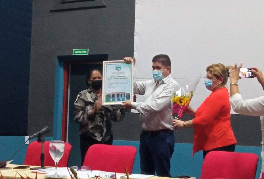 ManuelSobrinoM's tweet photo. Nuestra verdadera democracia se manifiesta cada día en el compromiso con el pueblo y en este intercambio con los delegados del Poder Popular de Media Luna #Granma, estamos seguros de que el futuro de la Revolución está asegurado. https://t.co/MdjaZOfXZu