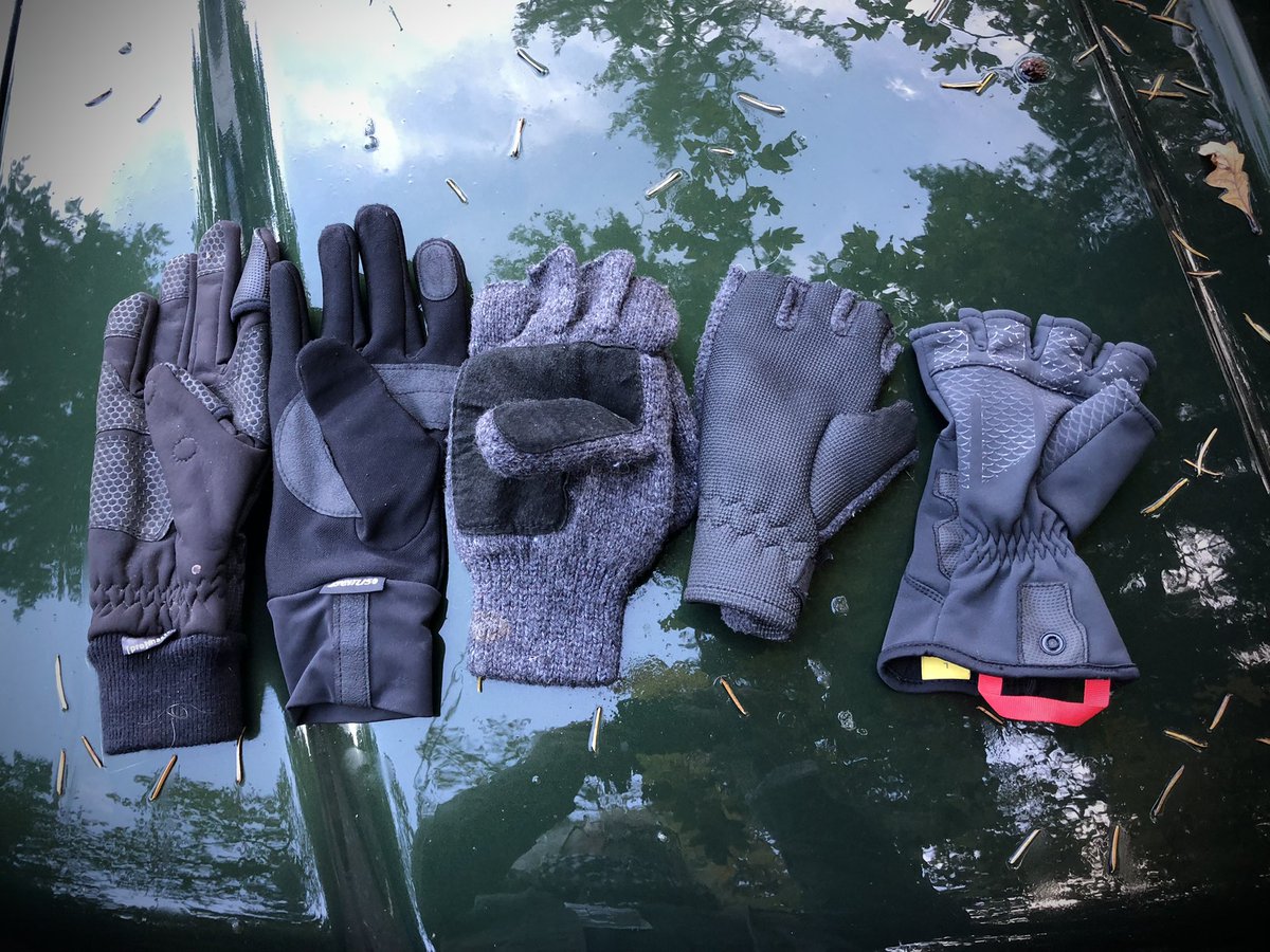 ChrisPietsch's tweet photo. As I prepare to photograph six classes of prep cross country runners from all over the state under cloudy skies this morning, I realize I have five righthand gloves and no lefts. 😩

#coldweatherproblems #opreps @registerguard https://t.co/Y5U7C4vRIF