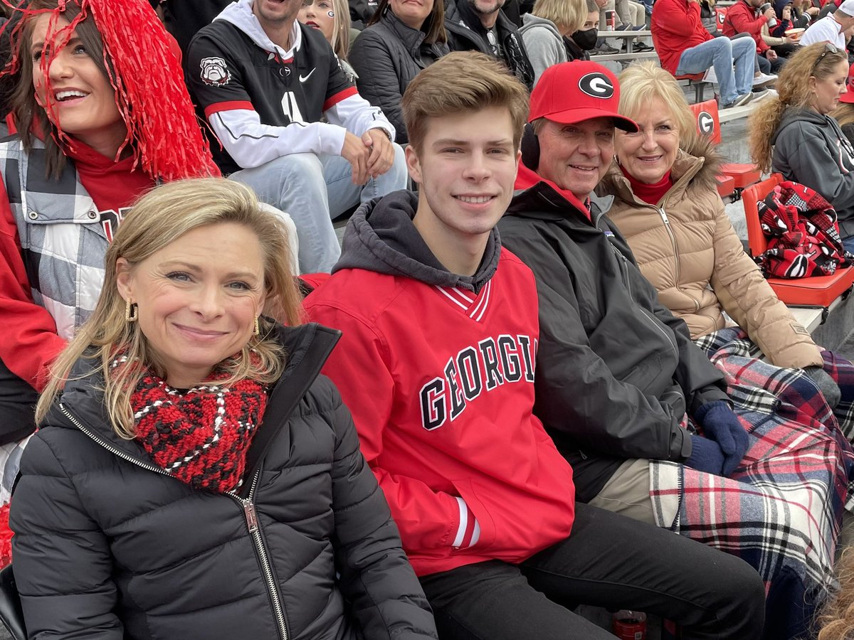 98killerfrog's tweet photo. Go Dawgs! #GoDawgs #MIZZvsUGA https://t.co/I4BIQpOhFu
