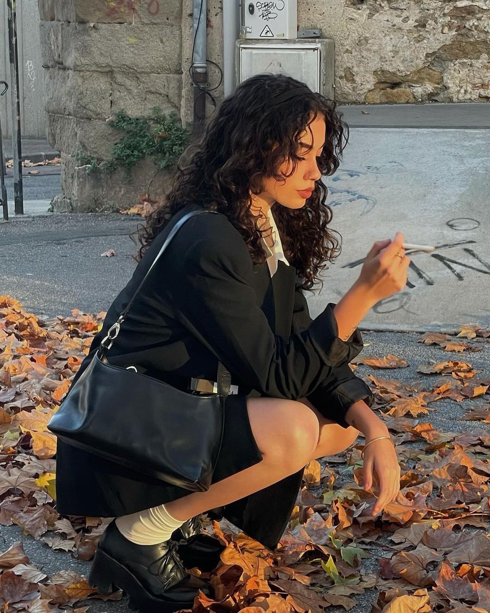 dazzlinghavens's tweet image. A vibe 🤎