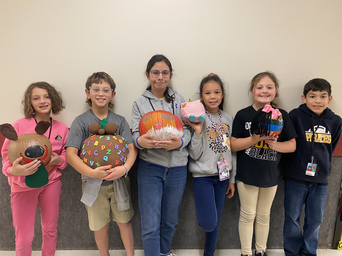 morales4th's tweet photo. Book report pumpkins for extra credit! Let me tell y’all, these sweet babies worked hard and did an AMAZING job!! Loved their creativity! @CISDMartin @OfficialCISD https://t.co/bPYwwi0x6R