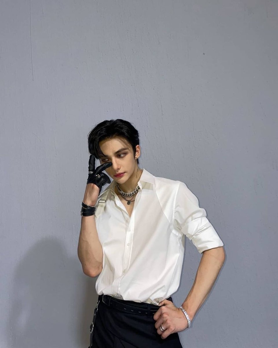 bxngpher's tweet photo. 📄Actualización de Hyunjin en Instagram 📸

Gracias por los 10 millones de vistas 😜

Todas las fotografías 👇

🖇:https://t.co/MHITsZasJg

#straykids #lovestay #AOTM #라뷰 https://t.co/eI0MD0xuai