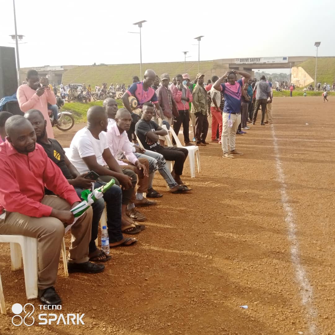 KizzaHakim's tweet photo. Namungoona Play ground ,I want to think fellow Leaders for the spirit of togetherness in service delivery to our people ,For the boys participated in this tournament i want to wish you a prosperous foot ball season @KizzaHakim as the Chief organizer
#WeAreNationalUnityPlatform https://t.co/WuZdOVbm23