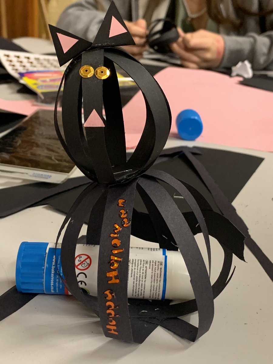 Fillongley Guides got crafty with a Covid friendly Halloween themed evening. Carving peppers, making cats and wands, playing games and having fun! #guides <a href="/GGWarwickshire/">GirlguidingWarks</a> #halloweenguides