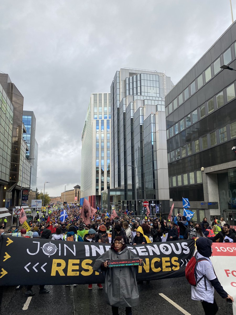 AbbyMartin's tweet photo. Tens of thousands marching through Glasgow demanding climate action at #COP26 https://t.co/hzfID3qEVg