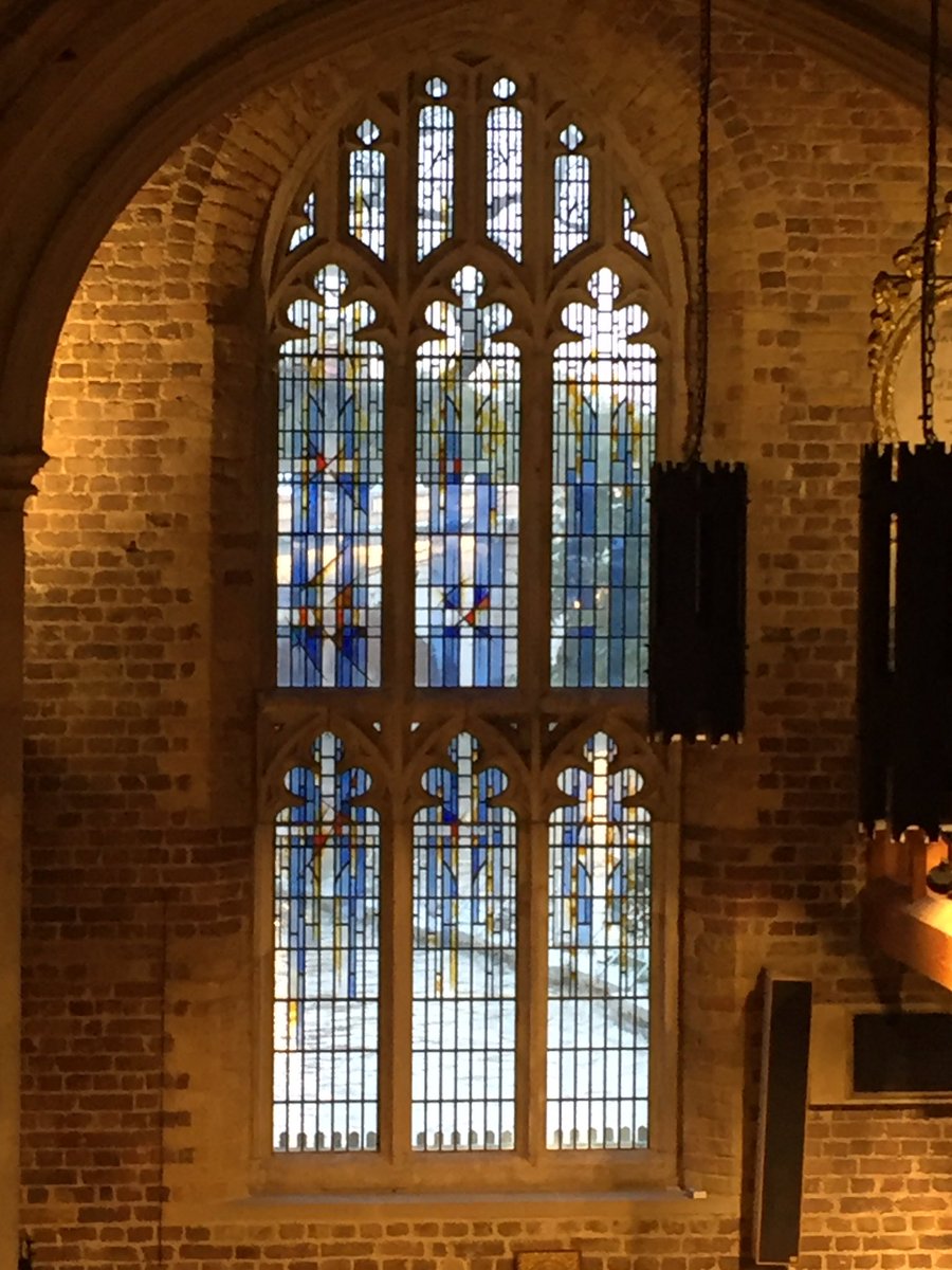 carolinefrmus's tweet photo. The Thames - visible through the church window - tonight playing the role of the Rhine #RINGafa @gafasamoa https://t.co/bkdVzlxqpn