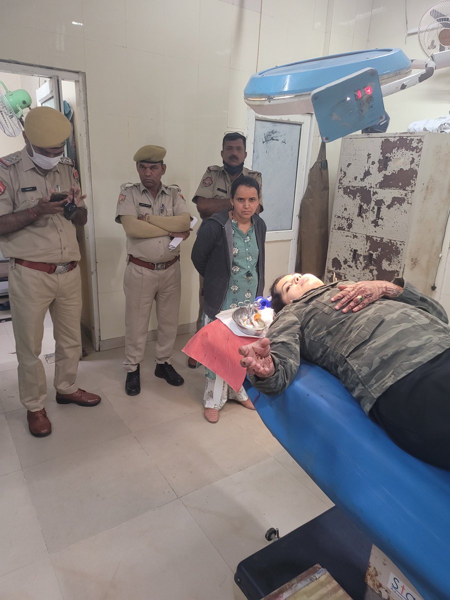 amrita_meghwal_'s tweet photo. जालोर पूर्व विधायक अमृता मेघवाल पर जयपुर में हुआ हमला...

#rajasthanpolice 
#dgprajasthanpolice 
#ashokgehlot 
#vashundhararaje
#Niranjanarya 
#mllathar 
#bjprajasthan https://t.co/X1oRTNx7Of