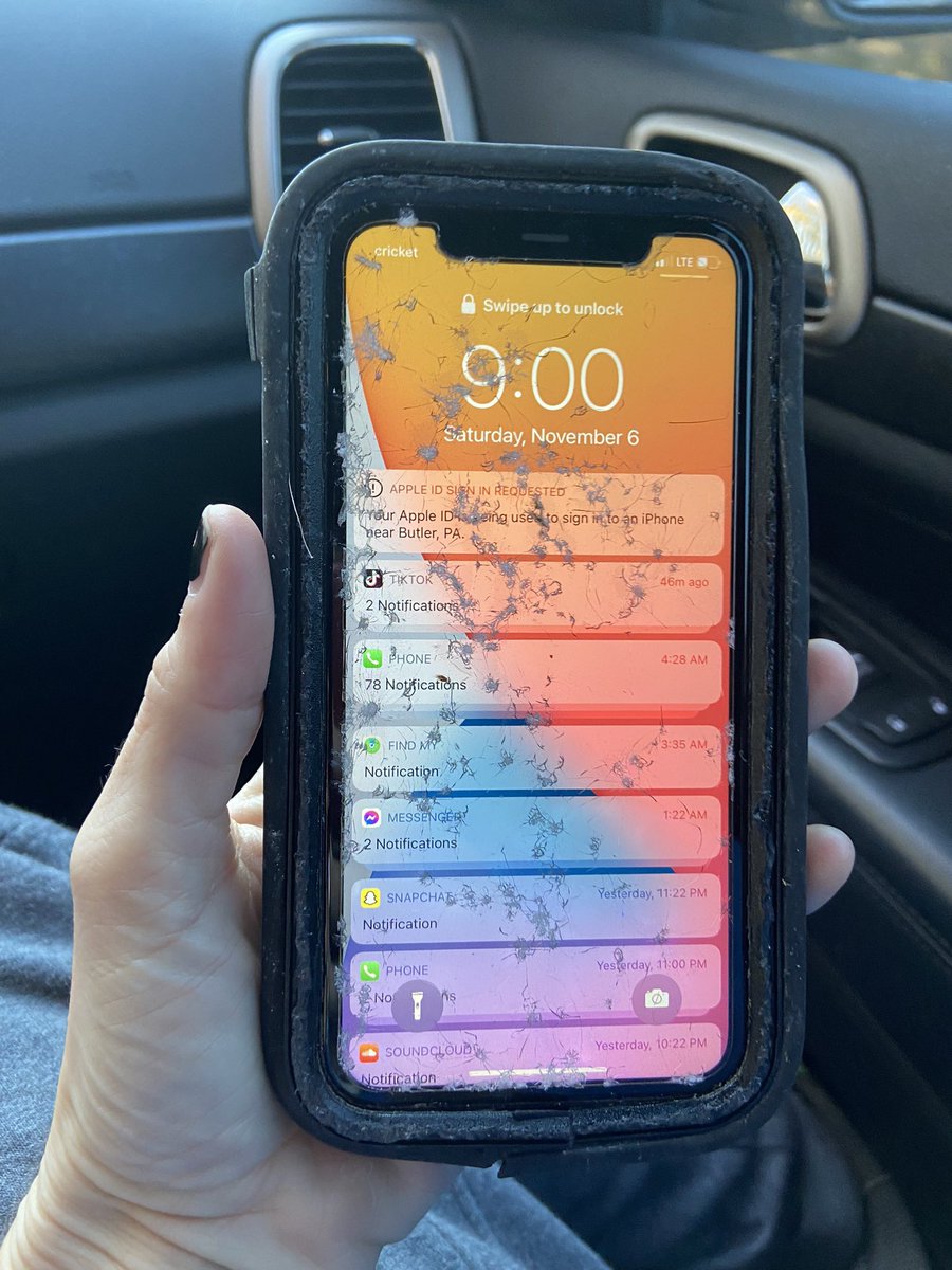 srucrushes1's tweet photo. Found a phone by the intersection of Franklin street and grove city road https://t.co/aZ7gt3BaD2
