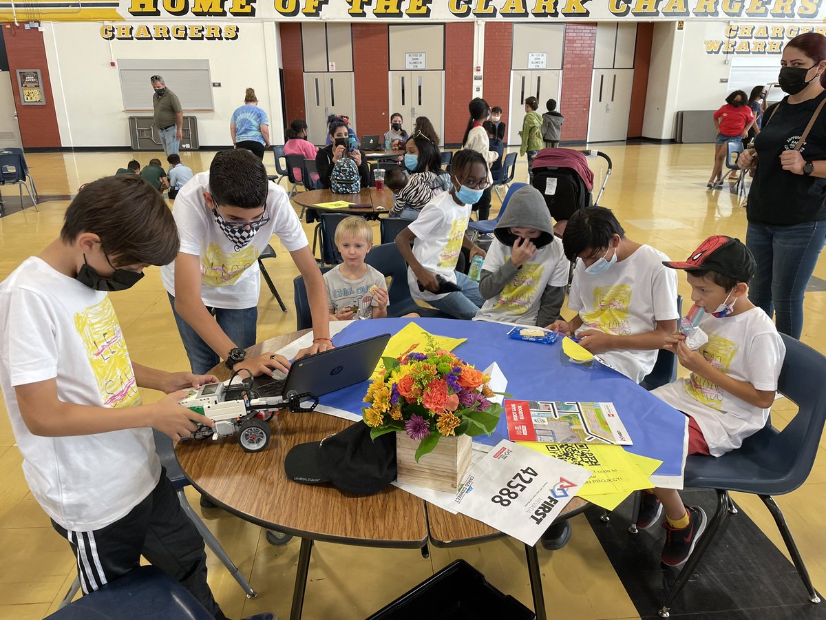 More pics from @ClarkCountySch @firstlegoleague robotics competition hosted by @ClarkChargers with 17 elementary schools! #STEM @CCSD_Trustees