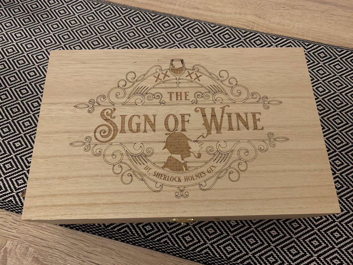 Sherlockianer's tweet photo. 🤩 Look what arrived: „The Sign of Wine“ 🍷After the first (and perfect) tasting of „Spirits of the Canon“ this will be the second time. Just an amazing and lovely design by @DtSHGes! Looking forward to the meeting. 👏

#Sherlock #SherlockHolmes #221b https://t.co/vX7ncMKe7K