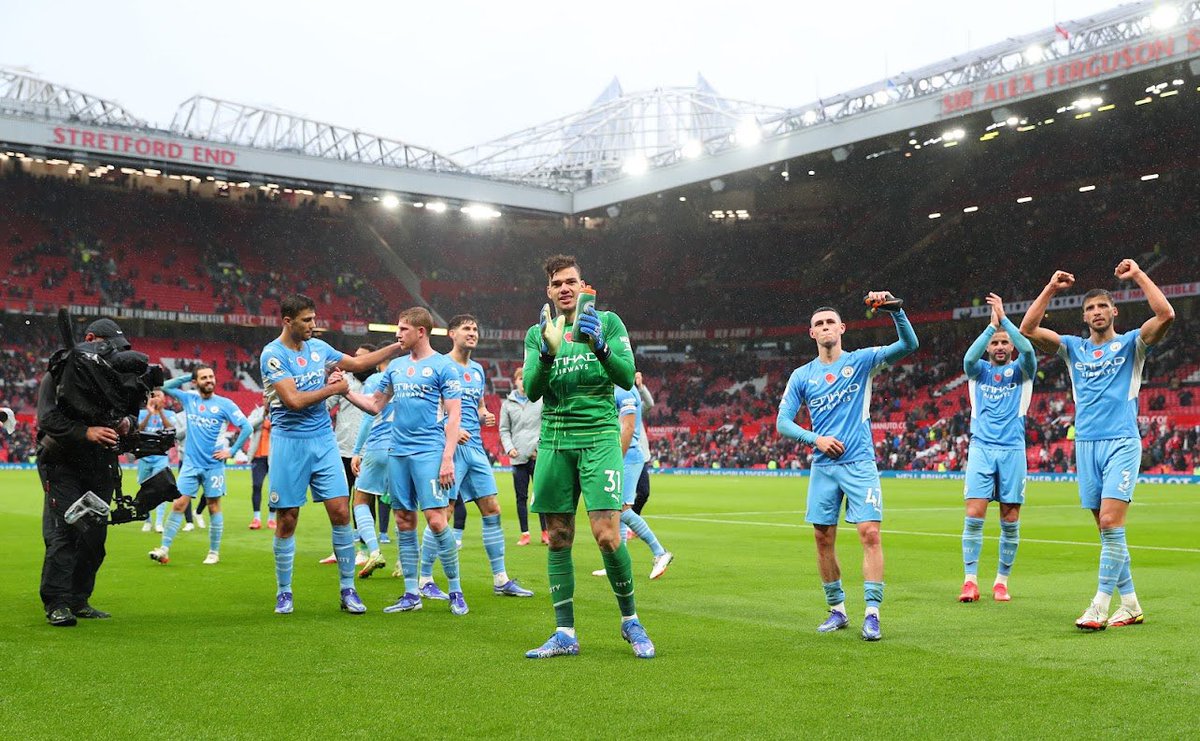rubendias's tweet photo. This team…Manchester is blue! 🔵🦈 https://t.co/8zopGpN1hi