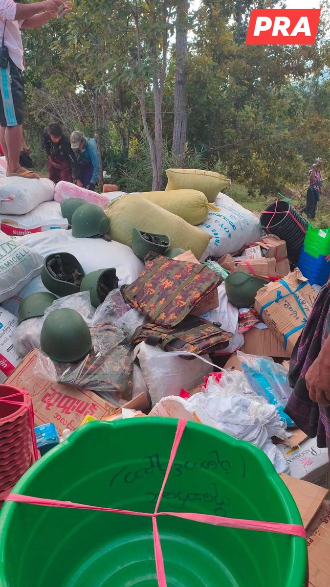 မကွေးကပစလက်နက်စက်ရုံမှ ဗိုလ်ကြီး သော်ဇင်နှင့် တပ်သား စိုးရာဇာအောင်ကို PRA က အရပ်ဝတ်ဖြင့် အရှင်ဖမ်းမိဟုဆို၊ စစ်ကားနှင့်ရိက္ခာများမီးရှို့
ရန်ကုန်၊ နိုဝင်ဘာ ၆ 
မကွေးတိုင်း၊ ကျောမြို့နယ်အတွင်းရှိ ကပစ လက်နက်ထုတ်စက်ရုံမှ 
Read more -> t.me/khitthitnews/1…