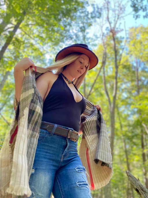 I can&rsquo;t believe it&rsquo;s already November! Time to get my boots back out 🍂 https://t.co/146XOuuOaB<a href="/tag/america"class="tags"><span>#america</span></a><a href="/tag/freedom"class="tags"><span>#freedom</span></a><a href="/tag/rifle"class="tags"><span>#rifle</span></a><a href="/tag/tatted"class="tags"><span>#tatted</span></a><a href="/tag/pistol"class="tags"><span>#pistol</span></a><a href="/tag/sec"class="tags"><span>#sec</span></a>