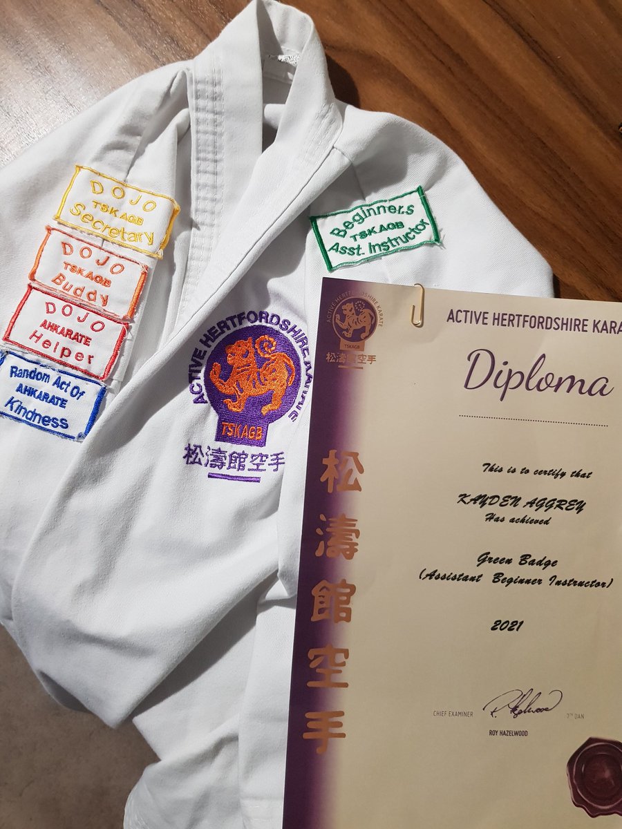 Sar4h_A's tweet photo. @Oaklandsschool @TSKAGB K super happy to get his karate #beginnerassitantinstructor #badge and #diploma #JAP5 assignment #activehertfordshirekarate 🥋🏅 https://t.co/utJi6ZnACd