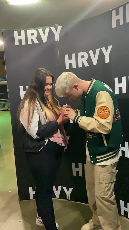 molliekate2001's tweet photo. I got it done!! thankyou sm for writing it @hrvy I love it <3 https://t.co/Yp53PQ1pFP