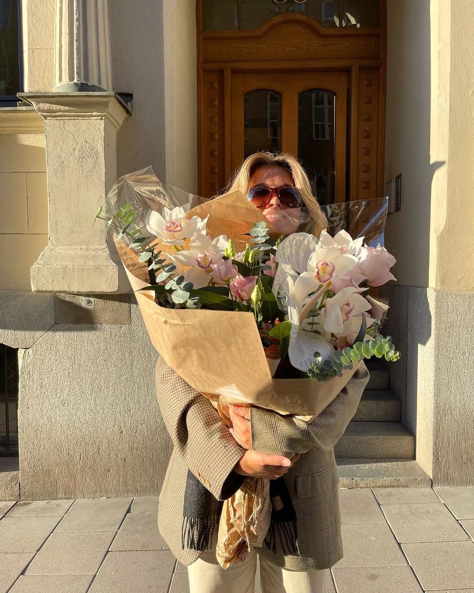 softparisian's tweet photo. buy yourself some flowers https://t.co/dj703l3wxL
