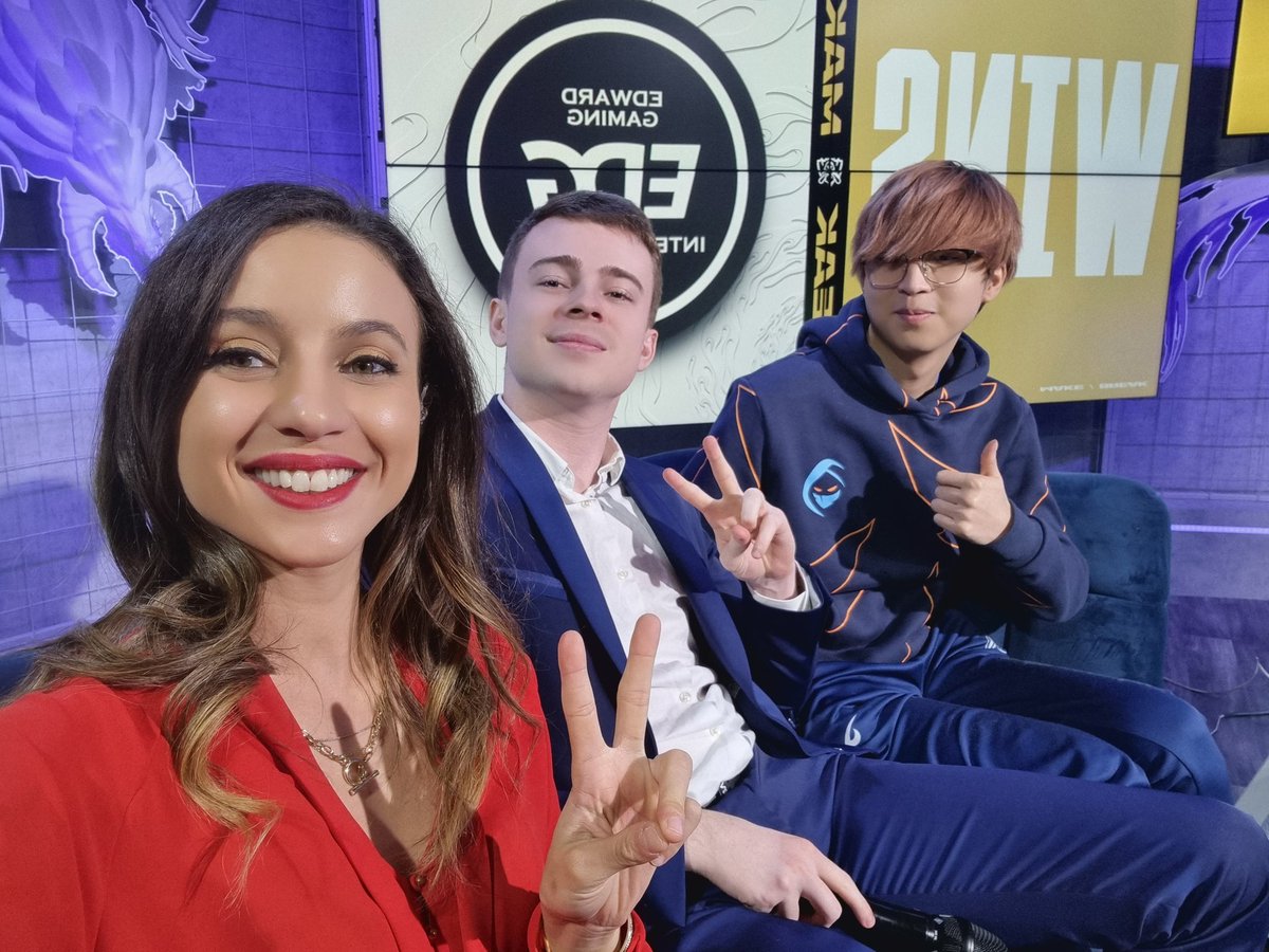 LaureBuliiV's tweet photo. Un grand merci à @Hanssama et @Chap_GG pour leur compagnie pour le desk de cette finale ! 🙏🏻

Énorme GG à tout le monde chez @OTP_LoL pour avoir fait de ce mondial une expérience vraiment géniale à suivre. Maintenant place à l'off season, merci à tous ❤ https://t.co/HOZtPrN7nH