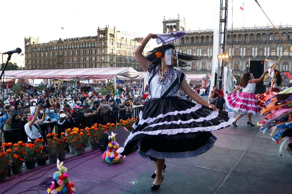 CulturaCiudadMx's tweet photo. Ven a la @FiestaIndigena a disfrutar de toda la música🎤, el sabor😋, la danza💃, los talleres y mucho más de la cultura de nuestro país. 🇲🇽 

Consulta la programación 👉 https://t.co/p2p50CCng2. 

#FiestaIndígena2021 https://t.co/YEu5m4HgSS