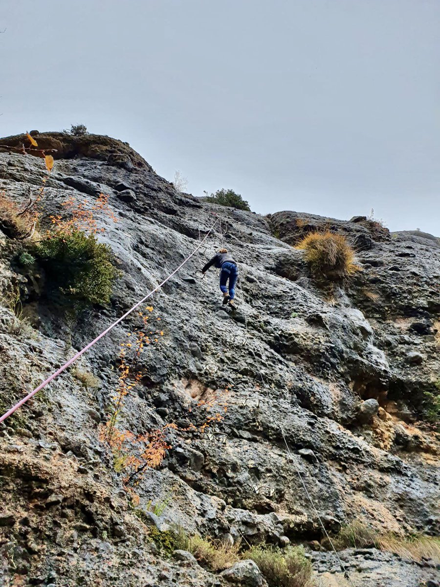 Barbara_Collet's tweet photo. 🇪🇸Happy rainy climb 🧗‍♀️☔️
#climbing #spain #rain #happyclimb #automn #cliff #mountains https://t.co/sgV2vuFiVW