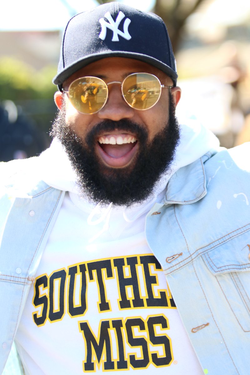 SouthernMissFB's tweet photo. Once a Golden Eagle, always a Golden Eagle ⚫️🟡

Welcome back, 𝐂𝐡𝐚𝐦𝐩𝐬

#AIE | #SMTTT https://t.co/4zM2jmBIJb