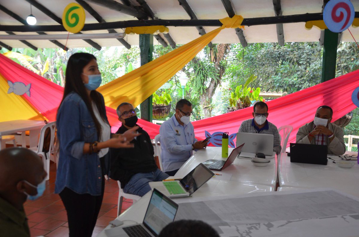 Cali_Participa's tweet photo. Encuentro interinstitucional con diferentes organismos de la @AlcaldiaDeCali para avanzar en la construcción de planes de trabajo conjuntos y articulados para el avance en el proceso de transición a Distrito Especial.🌇

#SomosCaliDistrito https://t.co/eThPedOGIw