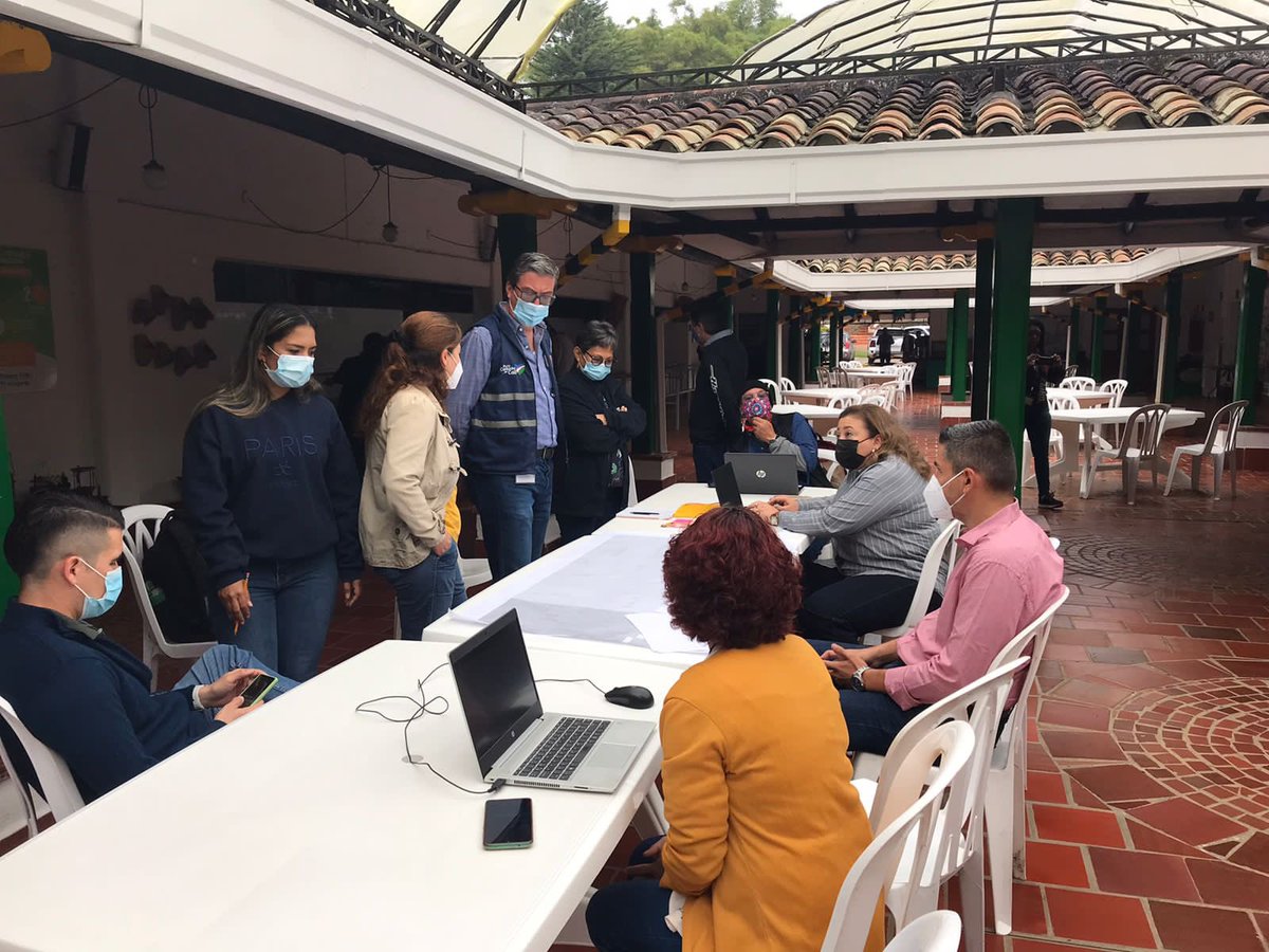 Cali_Participa's tweet photo. Encuentro interinstitucional con diferentes organismos de la @AlcaldiaDeCali para avanzar en la construcción de planes de trabajo conjuntos y articulados para el avance en el proceso de transición a Distrito Especial.🌇

#SomosCaliDistrito https://t.co/eThPedOGIw
