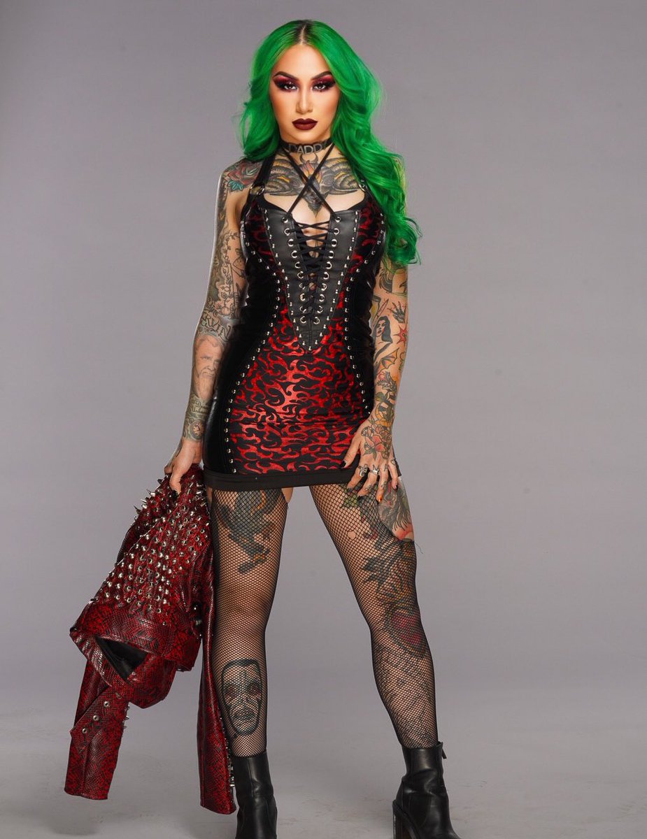 Ready to run you over 🖤 @wwe #SmackDown