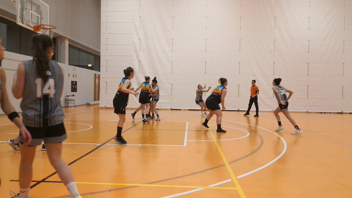CBToju's tweet photo. #TojuLive Partido de nuestro nacional. Final partido @Dato_40_Inmob Toju 76 - 49 @BarakaldoBasket
#TojuNac #GoToju https://t.co/wkqmJHpMNb https://t.co/iyvaxVVzDm