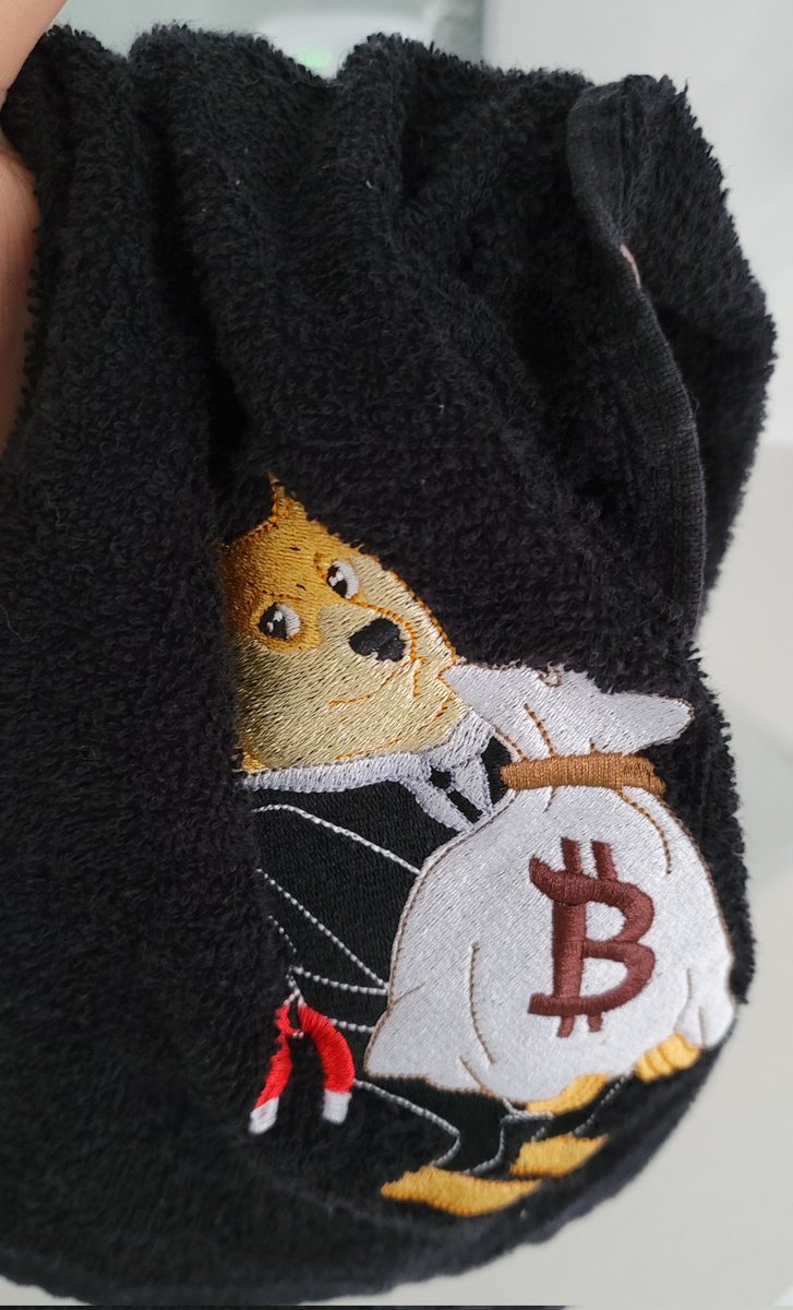 bitbitcrypto's tweet image. Found this towel in my souvenirs bag from the last trip. It wakes up my bullish senses in this market, lfg 🚀