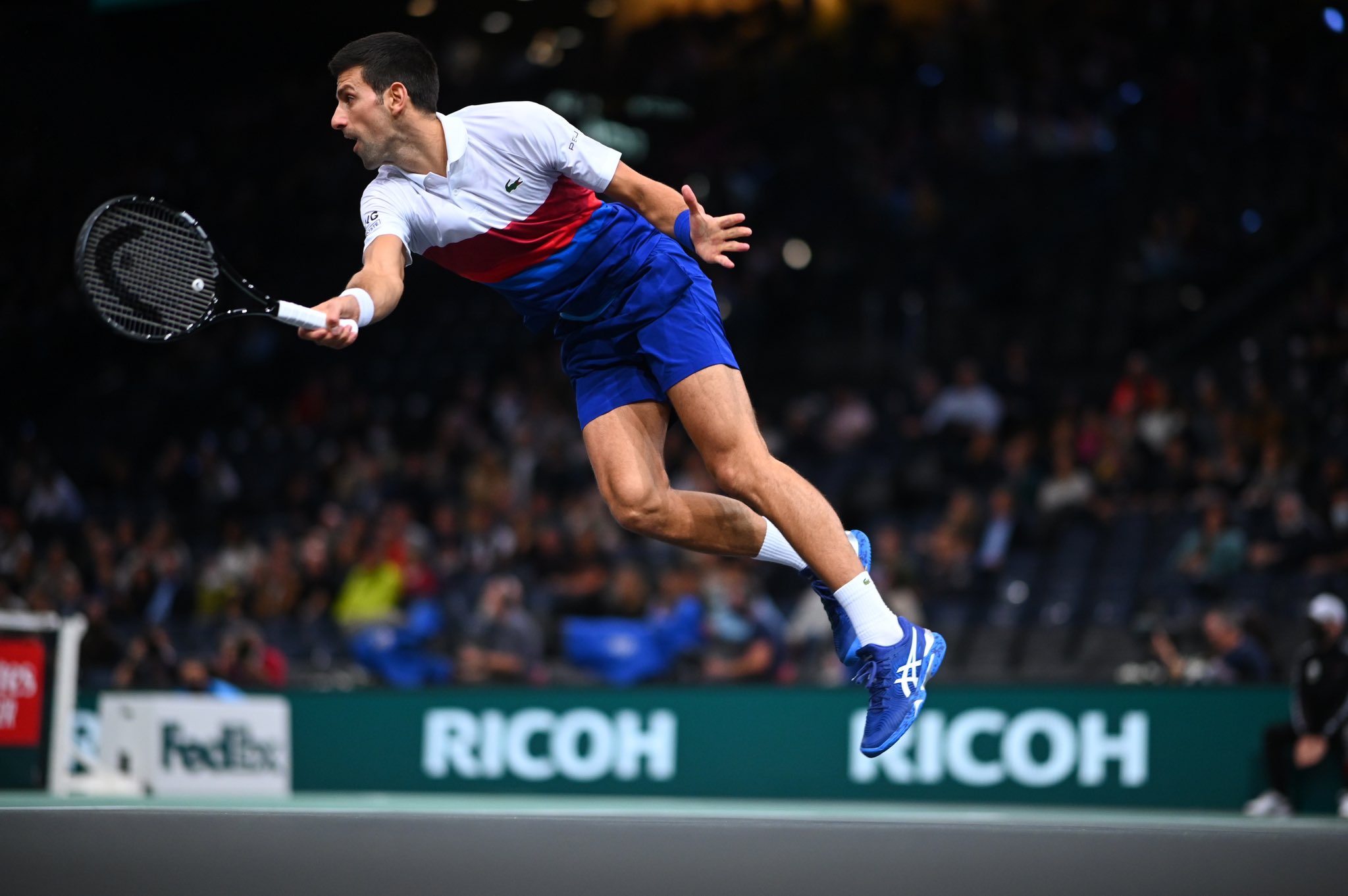 O sérvio Novak Djokovic durante partida válida pelo Master 1000 de Paris, na França, em 2021 | Foto: Reprodução/Twitter