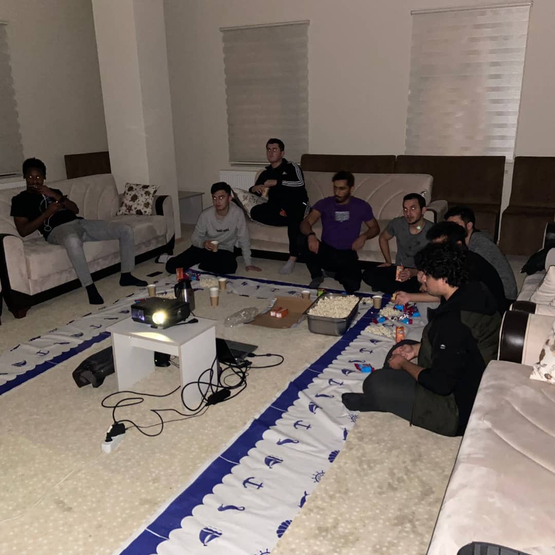 "Fikirlere kurşun işlemez."
V for Vandetta
Film Tahlili 
.
.
.
#ilimyaymacemiyeti
#tekirdağ