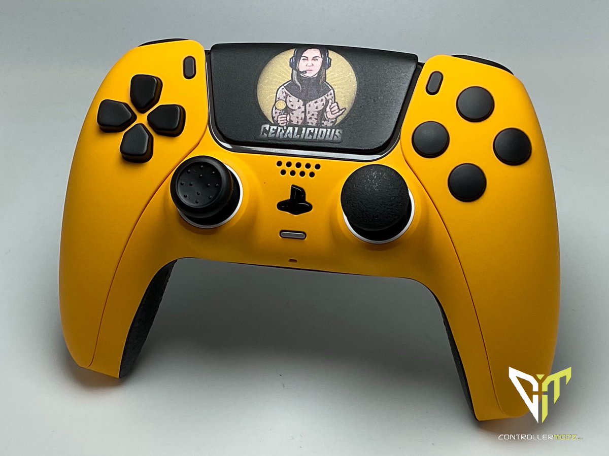 AuModz's tweet photo. A cool custom controller for a cool streamer @Ceralicious_ go show her your support. Full description on our tiktok with all the modifications done to this controller. #gamer #ApexLegends #Warzone #streamer #twitch #esportaustralia #controllermodzau #customisation #controllerlove https://t.co/vf8E5F0wjq