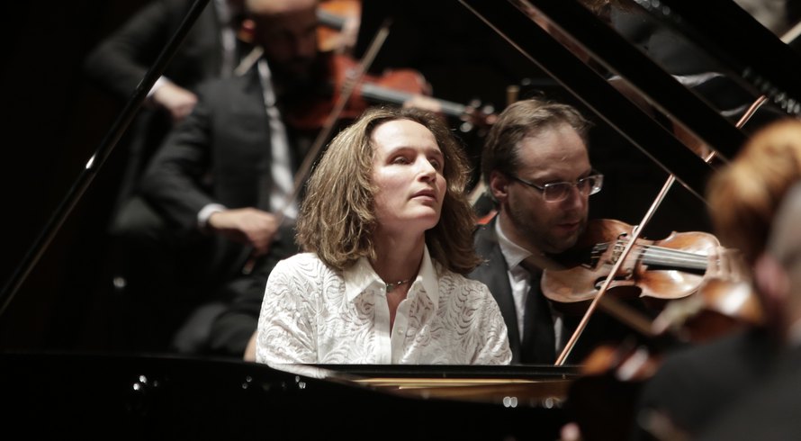 Very happy birthday to magnificent Hélène Grimaud (born in Aix-en-Provence, 7 novembre 1969) 