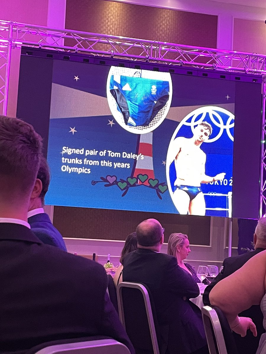 £1000 bid for Tom Daleys swim trunks 🙌🏼 well done #Plymouth #PlymouthTogether <a href="/Plymouth_Live/">Plymouth Live</a> <a href="/TomDaley1994/">Tom Daley</a> 💜💚💚💚💚💚💜