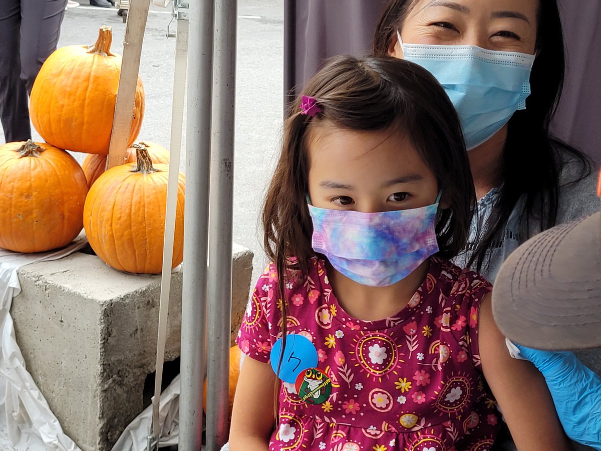 SF_DPH's tweet photo. Thank you #ExcelsiorStrong @LatinoTask @LouSeal01 &amp; @SFGiants for helping us kick off our vax event for ages 5+ in the #Excelsior today! Appointments are now available for ages 5+ in SF. Visit https://t.co/0pXsfr4Np0 for more info. #VaccinateSF https://t.co/1VCiwx2s6v