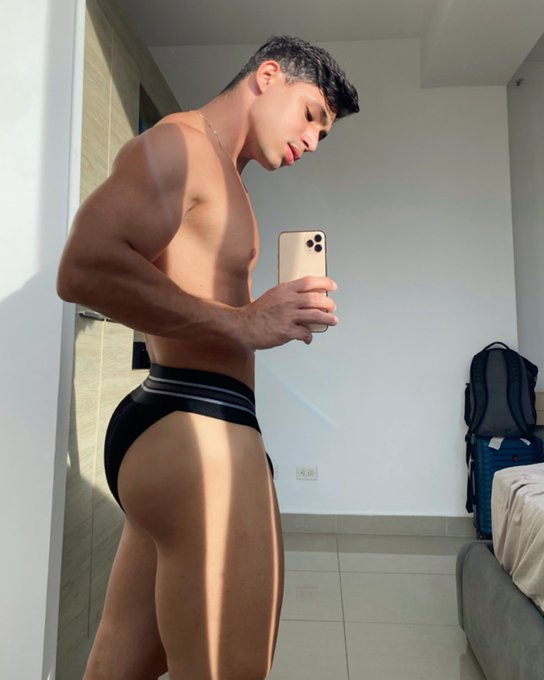 OnlyFans 20% OFF 👦🏻😈  https://t.co/OohhAogG7D https://t.co/3OBcIi3UlJ